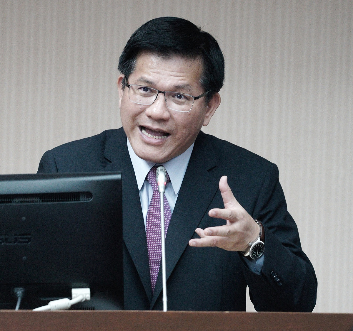 交通部長林佳龍今（23）日出席立法院年度預算詢答時，針對高鐵延伸宜蘭一事說明。 圖：張良一/攝