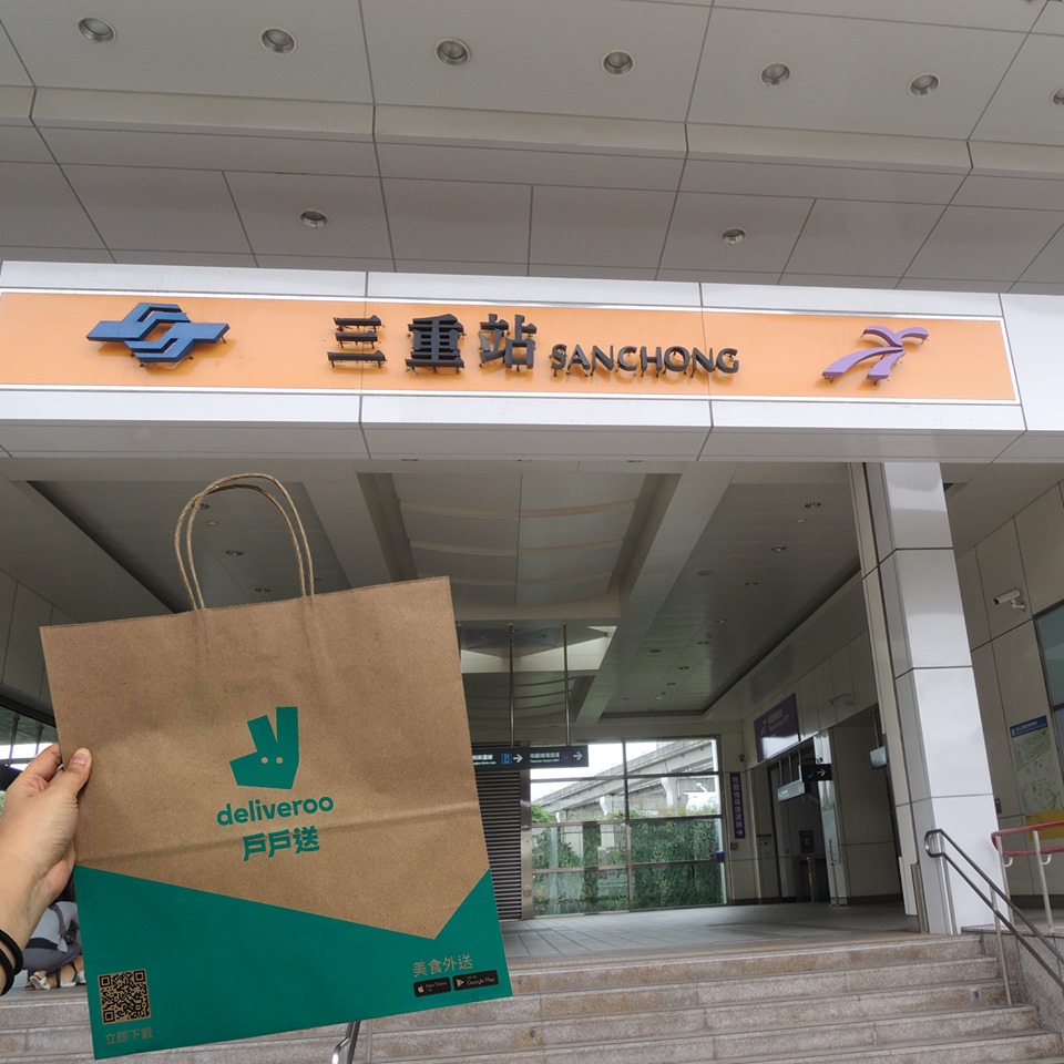 戶戶送未具有汽車運輸業營業資格執照，但卻提供外送服務，對此公路總局開出50萬罰單。 圖：取自戶戶送粉絲專頁