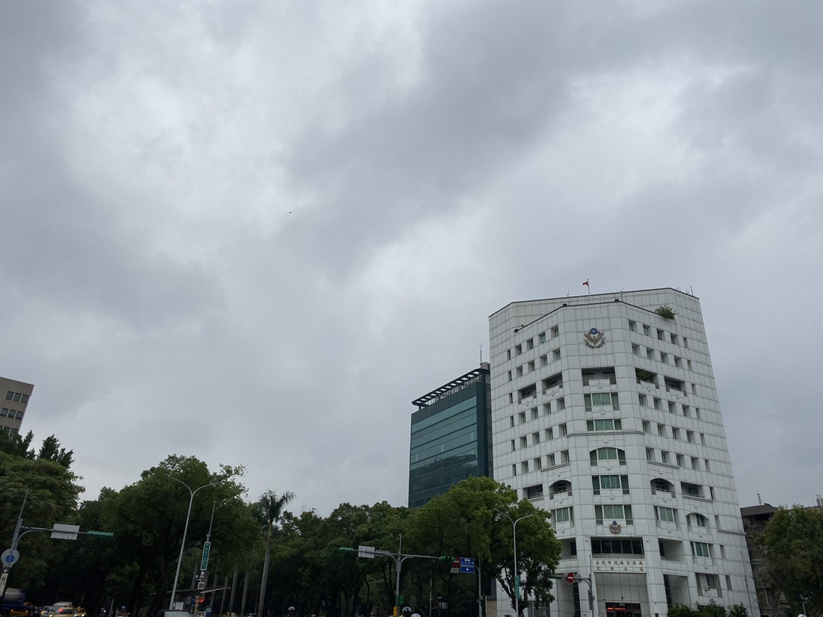 今（29）日北台灣整天偏涼，白天北台灣及宜蘭地區的高溫約在攝氏19至22度之間。 圖：閻芝霖/攝