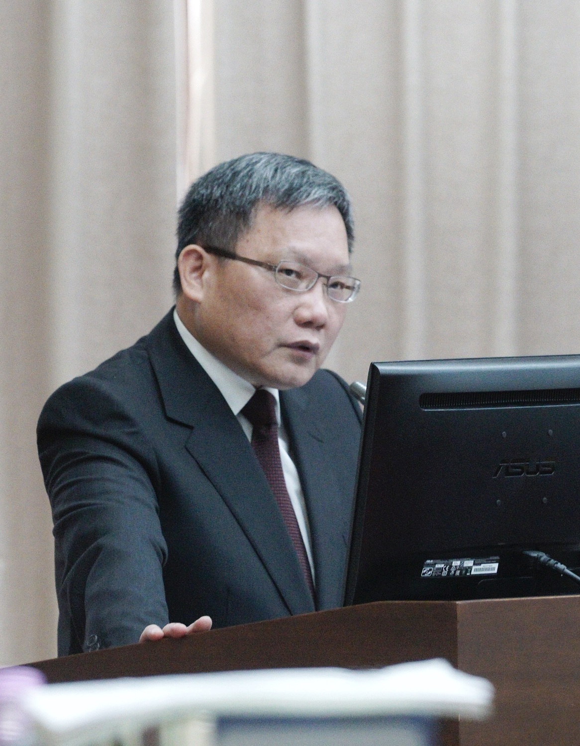 財政部長蘇建榮在立院財政委員會備詢。 圖：張良一/攝