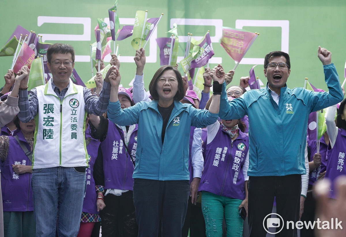 總統蔡英文出席羅致政造勢大會。 圖：張良一/攝