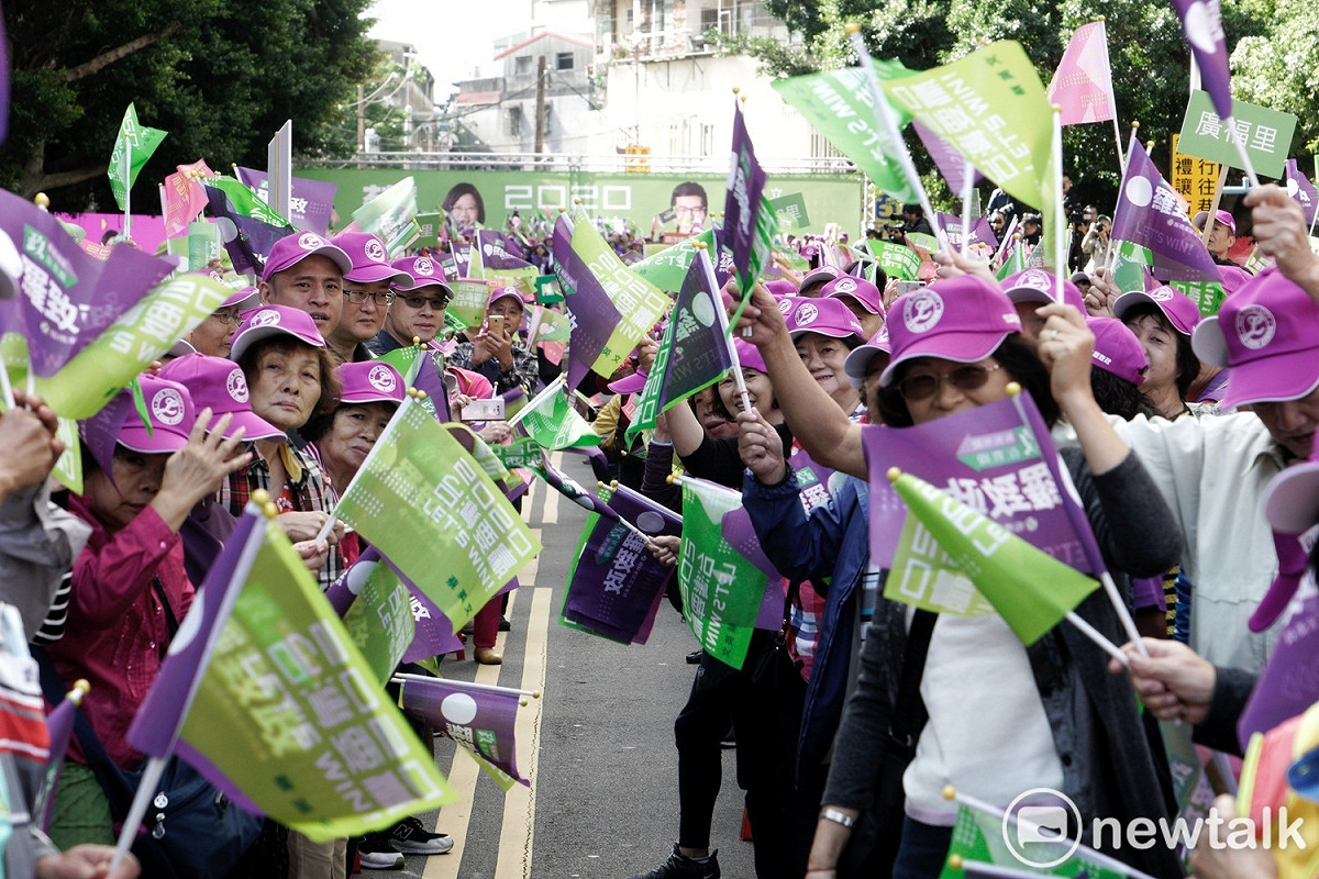 總統蔡英文出席羅致政造勢大會。 圖：張良一/攝