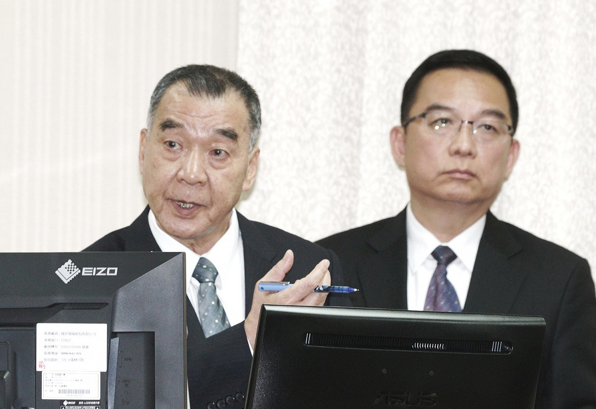 國安局長邱國正、特勤中心副指揮官周廣齊在立院外交及國防委員會備詢。 圖：張良一/攝
