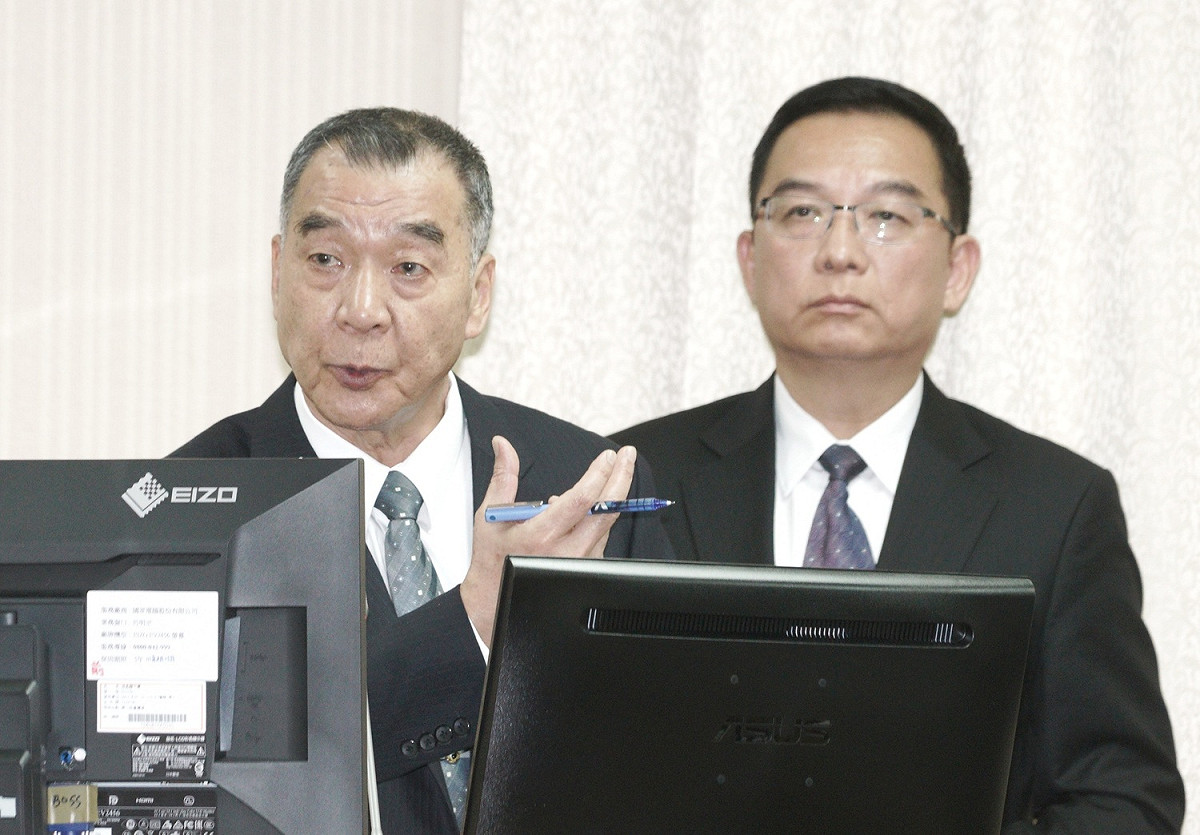 國安局長邱國正、特勤中心副指揮官周廣齊在立院外交及國防委員會備詢。 圖：張良一/攝