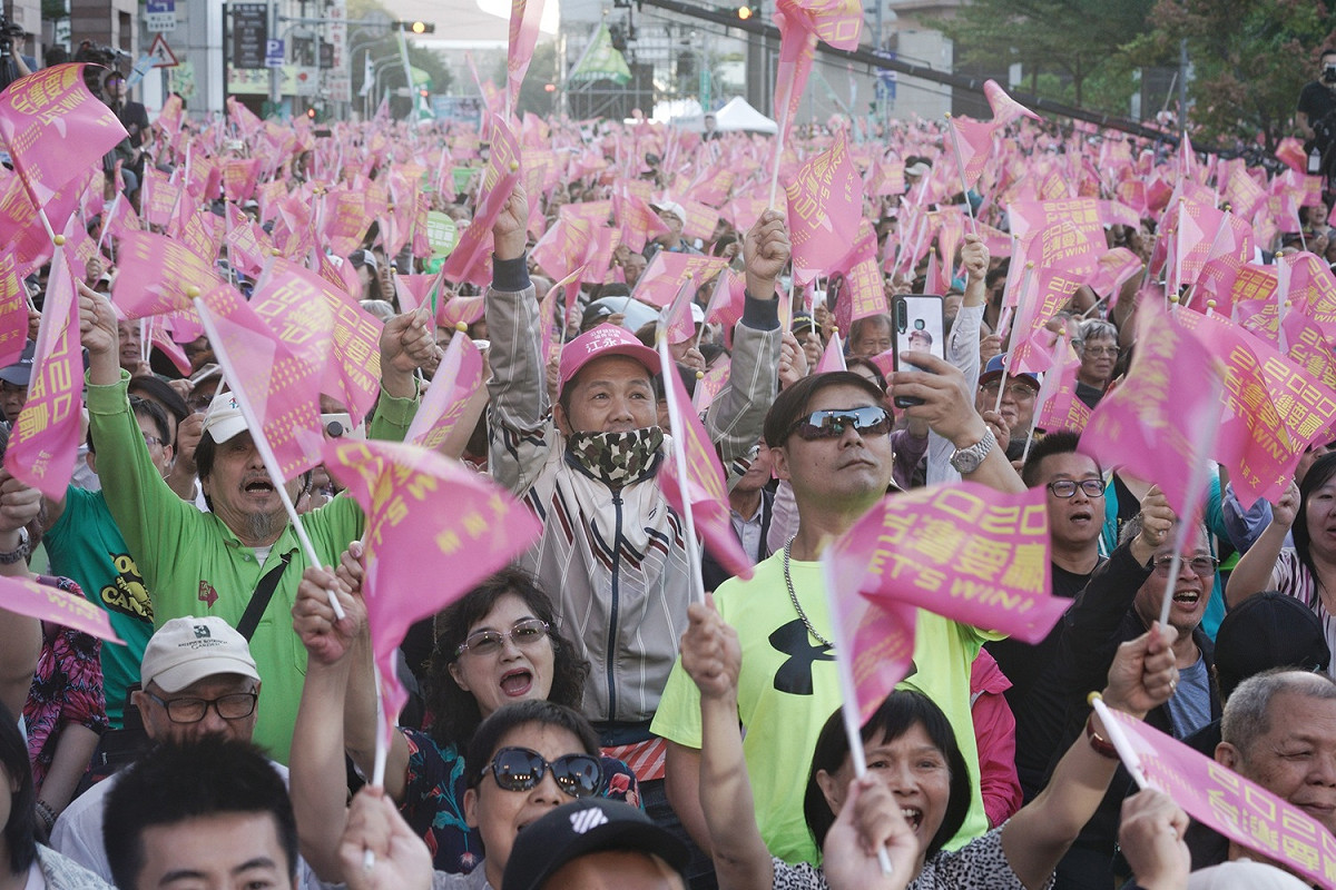 支持者參加蔡英文競選總部成立造勢大會。 圖：張良一/攝