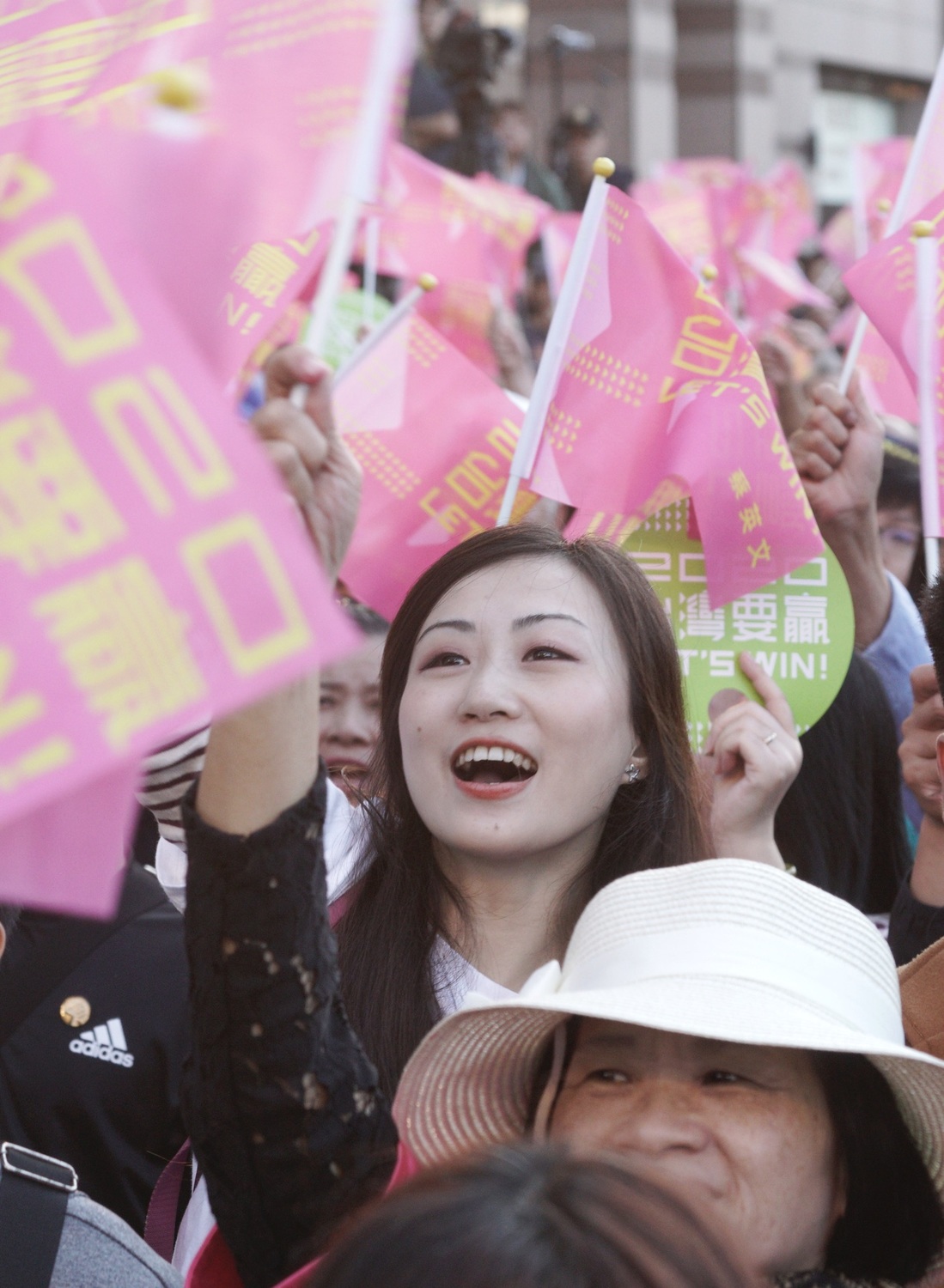 支持者參加蔡英文競選總部成立造勢大會。 圖：張良一/攝