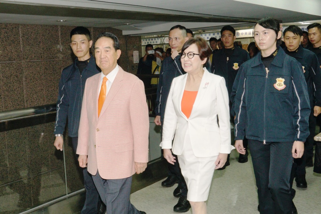 親民黨宋楚瑜和副手余湘登記後，國安局安維七號正式啟動。 圖：張良一/攝