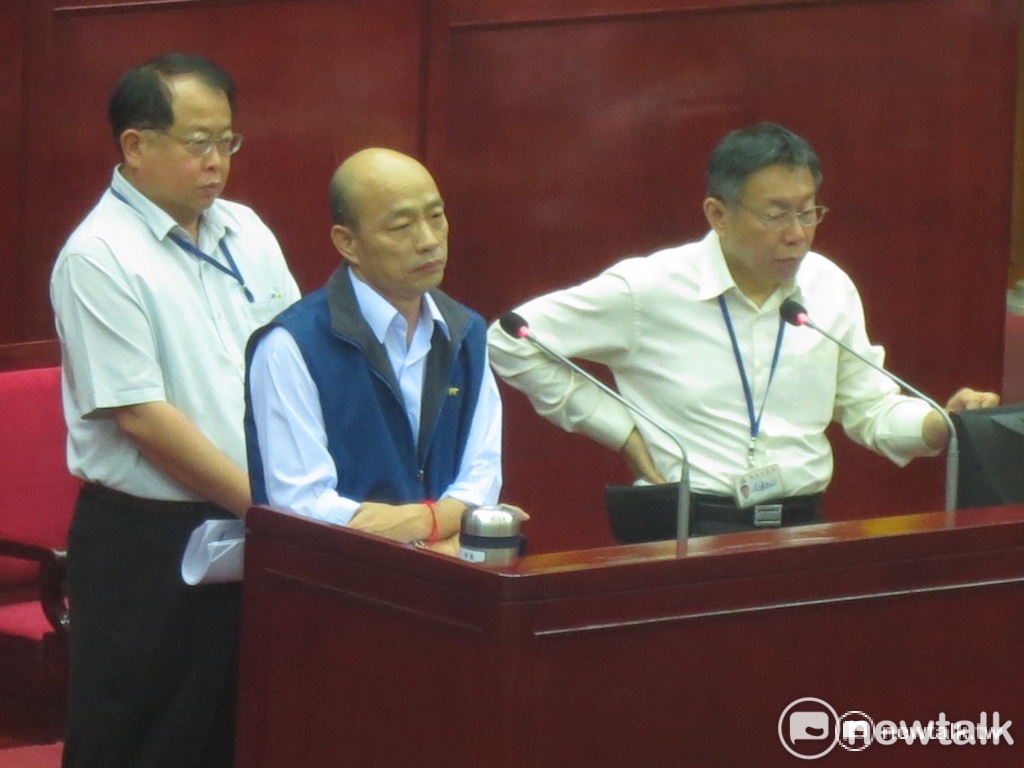 台北市長柯文哲與時任北農總經理韓國瑜。 圖：新頭殼資料照片