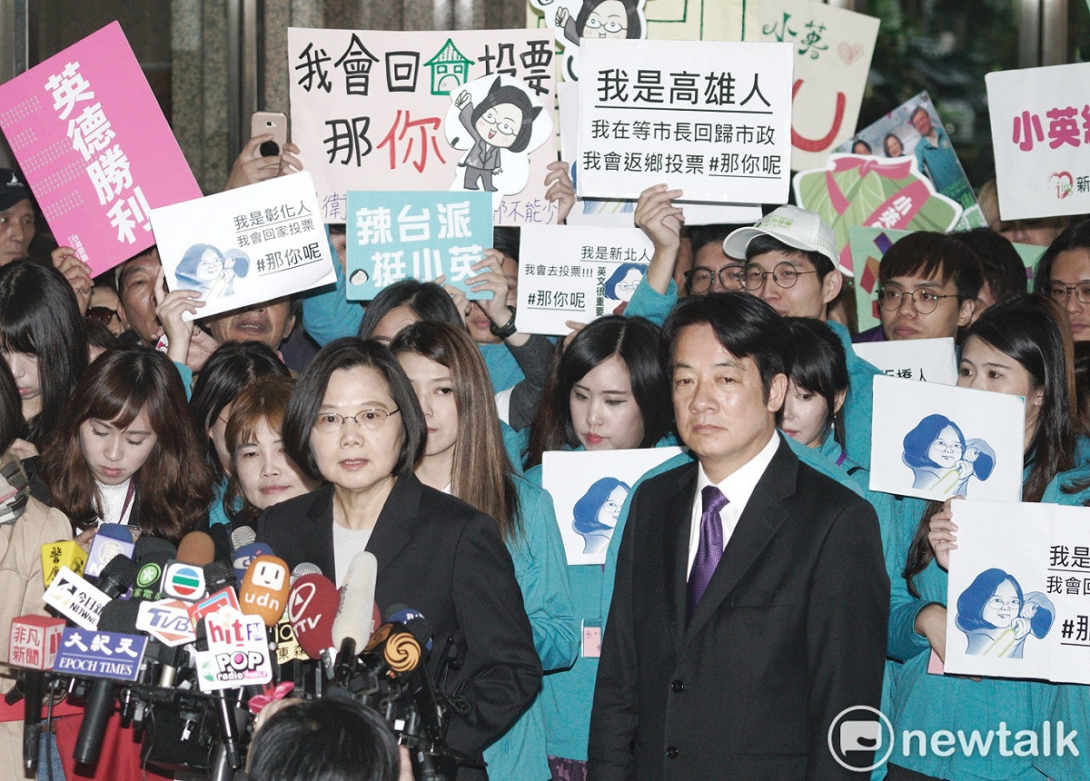 民進黨正副總統候選人蔡英文賴清德到中選會登記參選正副總統後受訪。 圖：張良一/攝