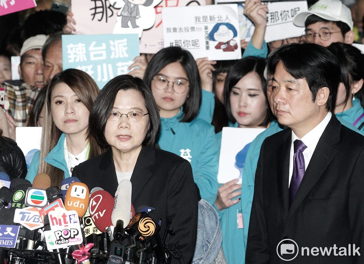 民進黨正副總統候選人蔡英文賴清德到中選會登記參選正副總統後受訪。 圖：張良一/攝