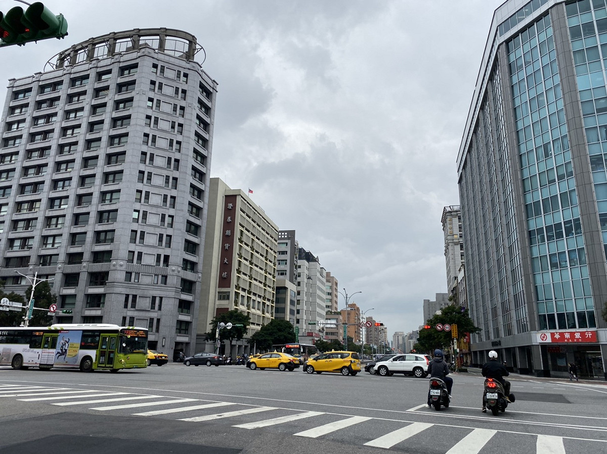 今（26）日一樣受東北季風影響，北部及東半部局部地區天候仍然不佳。 圖：閻芝霖/攝