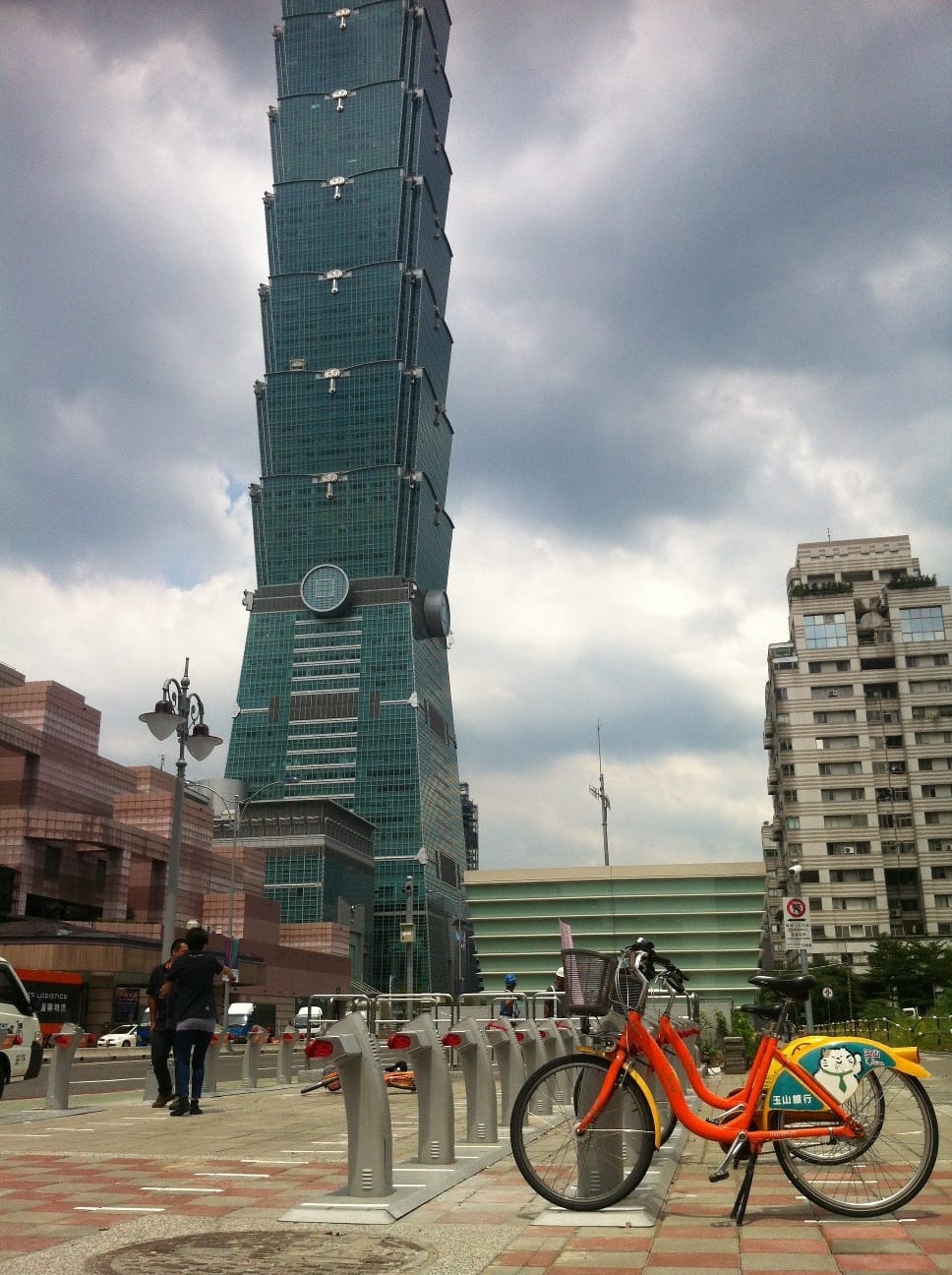 12月起YouBike新會員註冊需填寫身分證字號及出生年月日等實名資料，第一張會員卡即自動投保！ 圖：台北市政府／提供