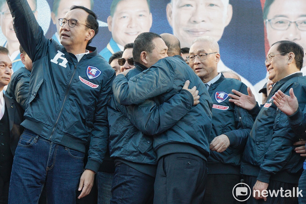 國民黨總統候選人韓國瑜昨於新北市造勢，與新北市長侯友宜同台，藍營大咖包含馬英九、朱立倫、吳敦義等人皆到場力挺。  圖：張良一/攝（資料照片）