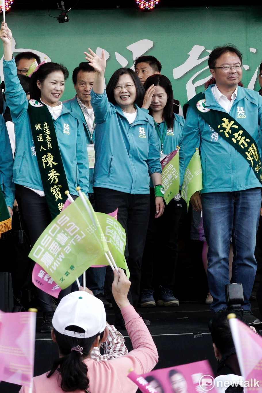 民進黨總統候選人蔡英文15日出席民進黨彰化立委候選人造勢大會。 圖：張良一/攝