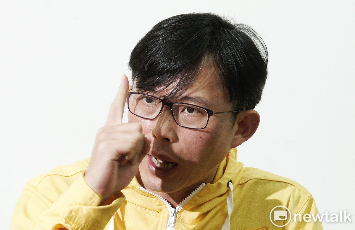 前時代力量立委黃國昌在臉書表示：「如果連中天新聞如此離譜的表現，都能夠以『新聞自由』之名進行換照許可，那現行法『定期執照制度』完全潰堤，淪落到『萬年執照制度』。」 圖：張良一/攝（資料照片）