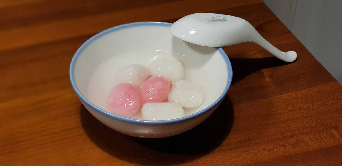 週日（22日）就是冬至了！家家戶戶都吃湯圓應景，但其實湯圓的熱量驚人，4顆包餡湯圓或54顆無餡紅白小湯圓的熱量就相當於1碗白飯 圖：取自彰化縣衛生局