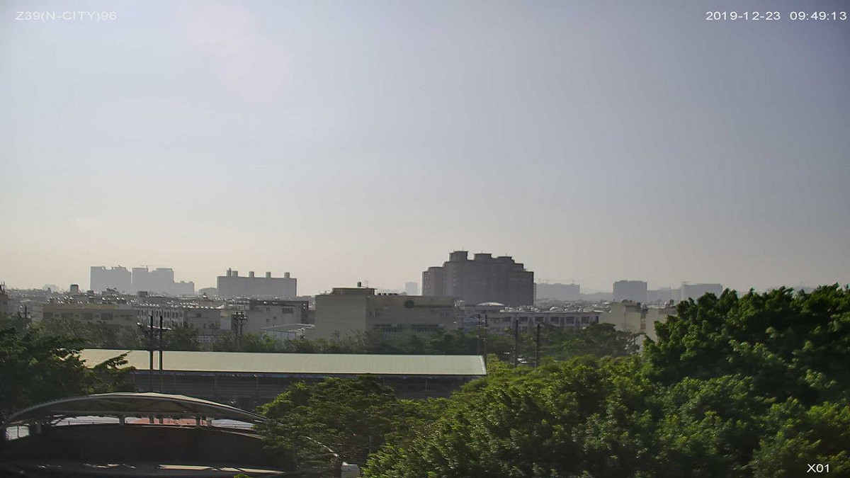 今（23）日東北季風影響，全台各地普遍擴散條件良好，不過，雲嘉南以南位於下風處，污染物易累積(圖為橋頭測站監測畫面) 圖：取自環保署空氣品質監測網