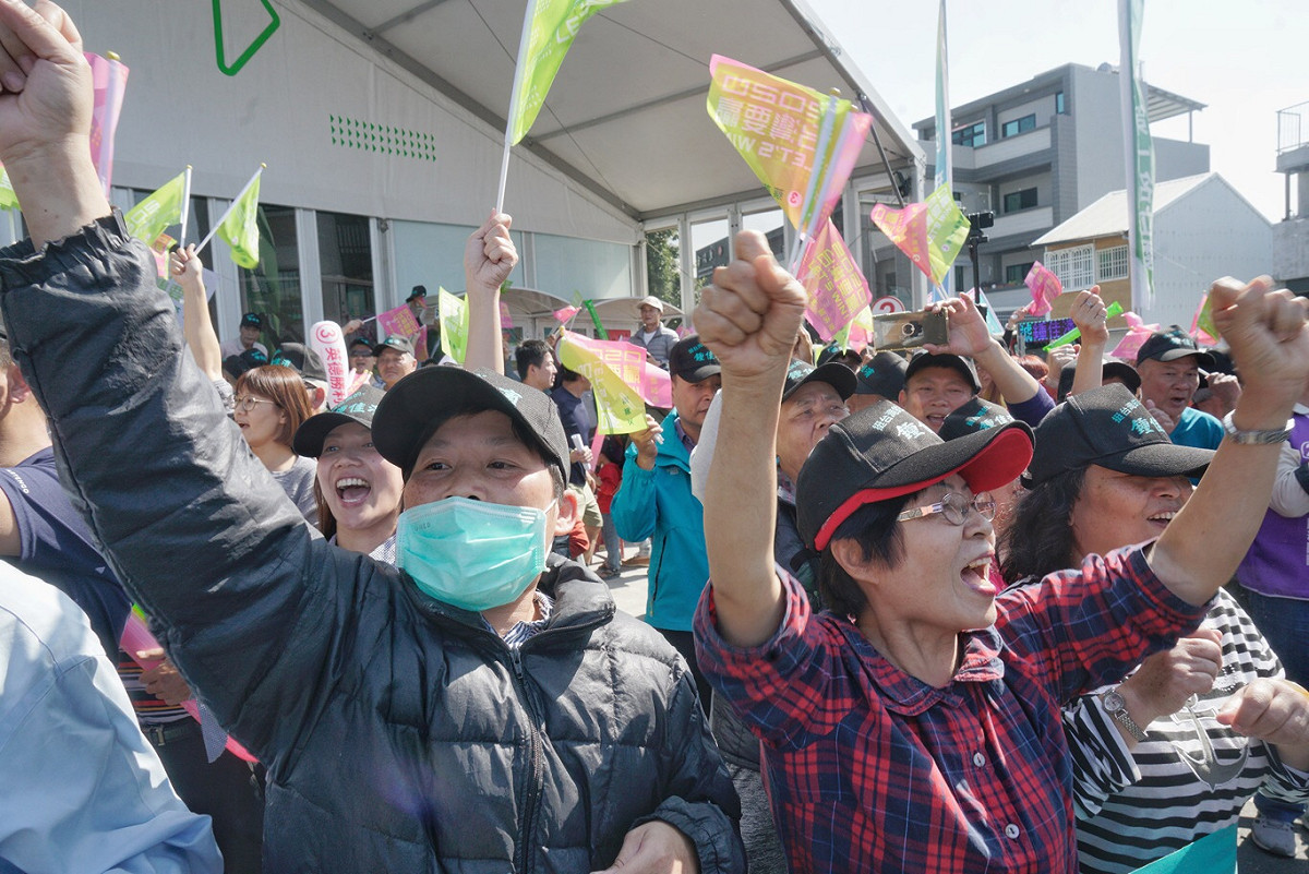 支持者熱情歡迎蔡英文總統。 圖：張良一/攝