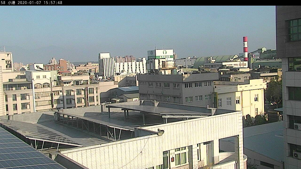 環保署今（7）日表示，空品差是因環境風場為東南東風，西半部位於背風側，風速偏弱，擴散條件較差，污染物易累積，(圖為小港測站監測畫面) 圖：取自環保署空氣品質監測網