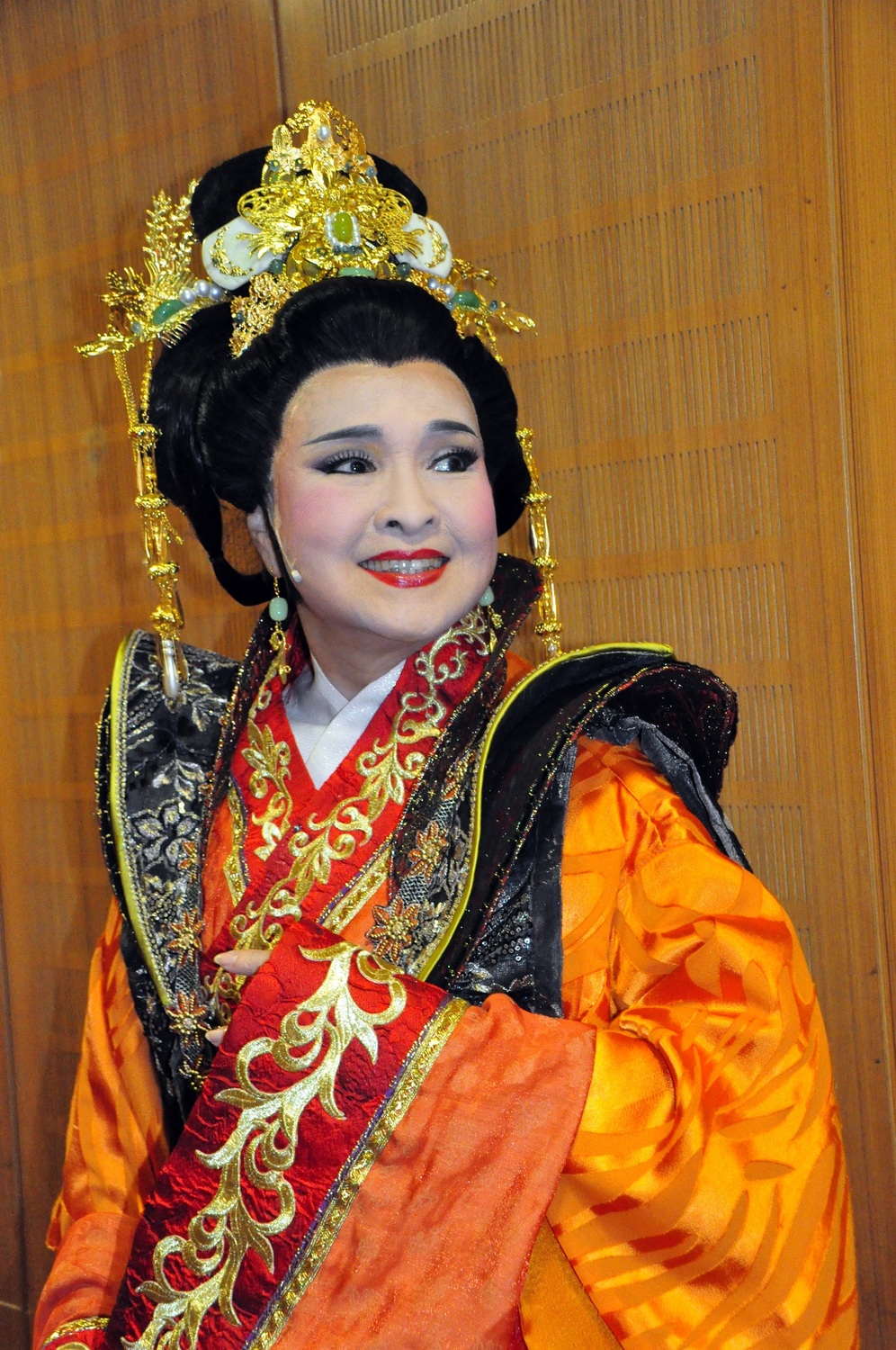 王仁心藝師（藝名王金櫻）為國內歌仔戲旦角代表性資深演員，參與內台、賣藥團、廣播、電視、劇場等不同階段歌仔戲之發展歷程，其嗓音唱腔甜美圓潤，形塑人物生動鮮 圖：文化部/提供