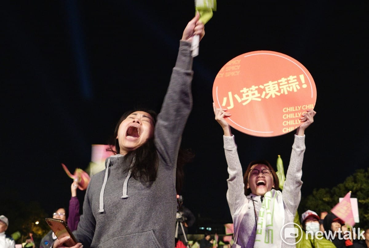 民進黨總統候選人蔡英文參加新竹竹北場造勢晚會後，支持者激動的尖叫。 圖：張良一/攝