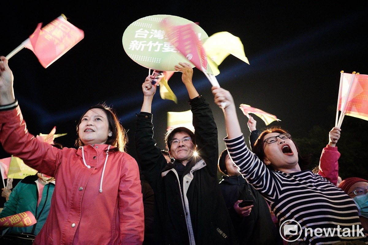 民進黨總統候選人蔡英文參加新竹竹北場造勢晚會後，支持者激動的尖叫。 圖：張良一/攝