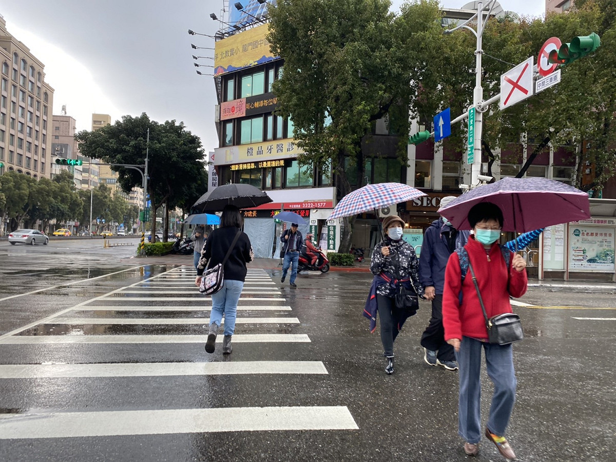 今天上半天北部及東北部降雨機率較高，基隆北海岸有局部較大雨勢發生的機率。 圖：閻芝霖/攝