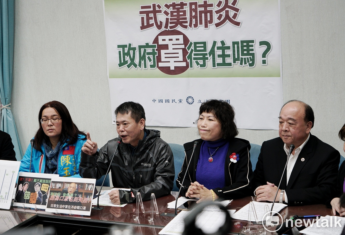 國民黨立院團總召林為洲、陳玉珍、葉毓蘭、吳斯懷舉行「武漢肺炎政府『罩』得住嗎？」記者會。 圖：張良一/攝