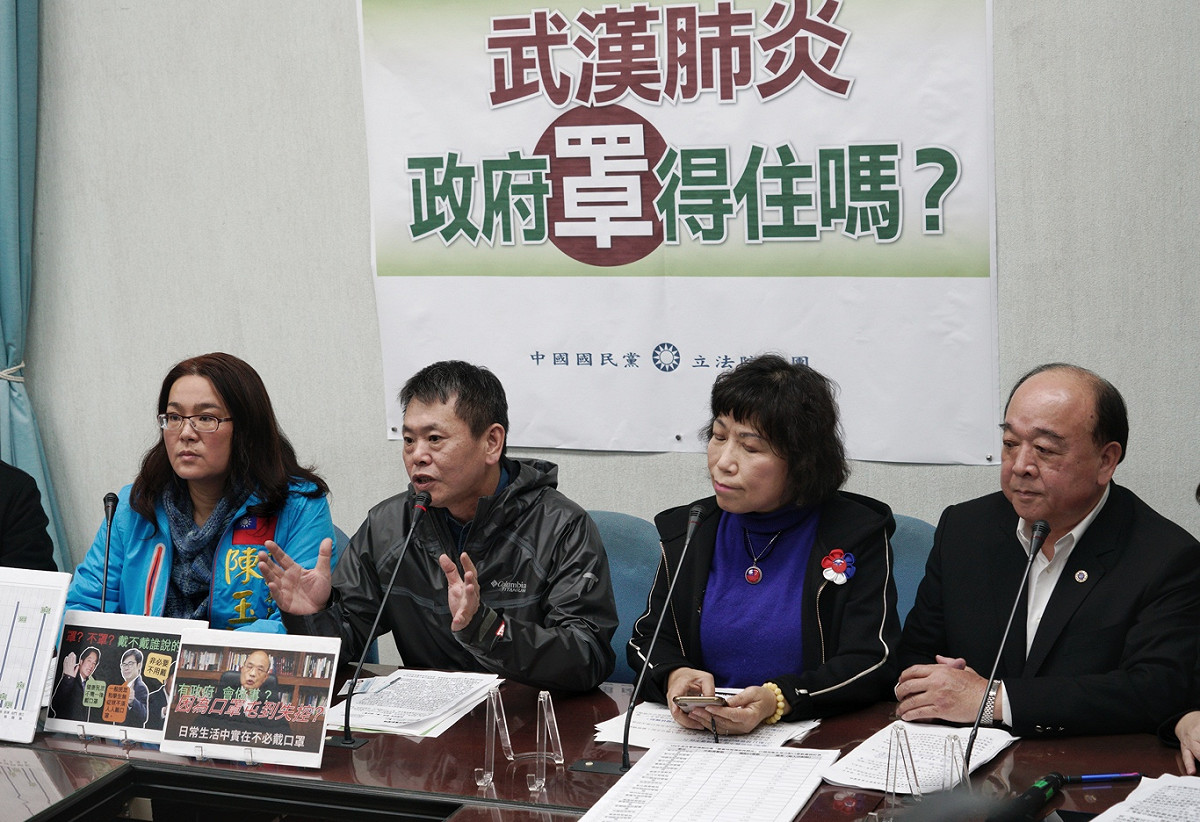 國民黨立院團總召林為洲、陳玉珍、葉毓蘭、吳斯懷舉行「武漢肺炎政府『罩』得住嗎？」記者會。 圖：張良一/攝