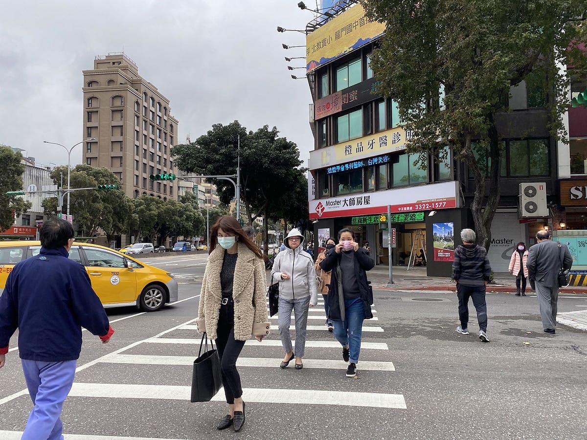 中央氣象局表示，由於大陸冷氣團緣故，北台灣白天高溫僅14~16度。 圖：新頭殼資料照/閻芝霖攝