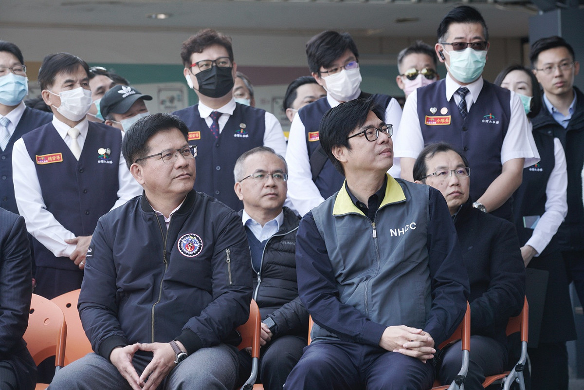 行政院副院長陳其邁、交通部長林佳龍到台灣大車隊視察計程車業者防疫整備情形。 圖：張良一/攝