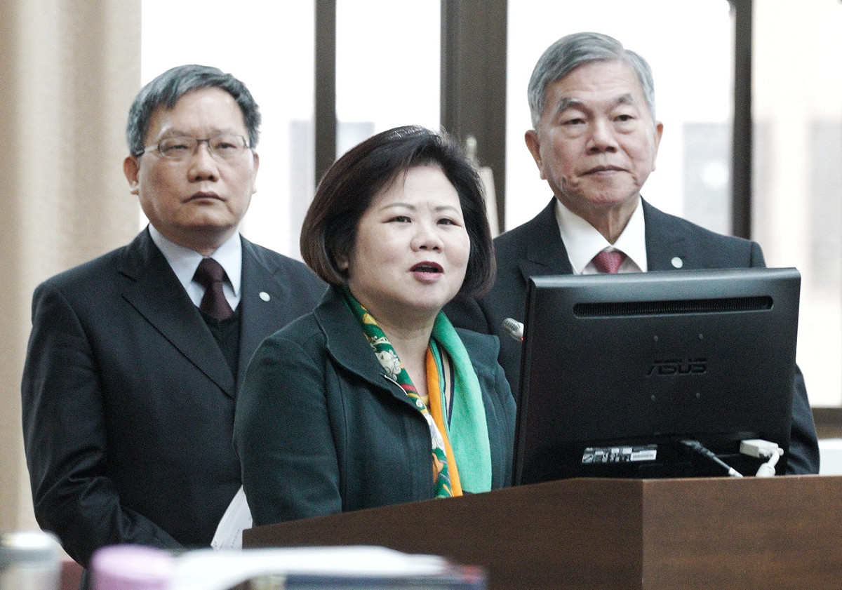 勞動部長許銘春在立院財委會備詢。 圖：張良一/攝
