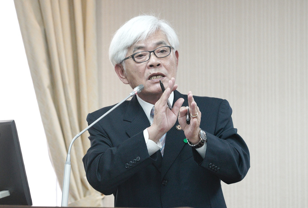 中選會主委李進勇在立院內政委員會備詢。 圖：張良一/攝