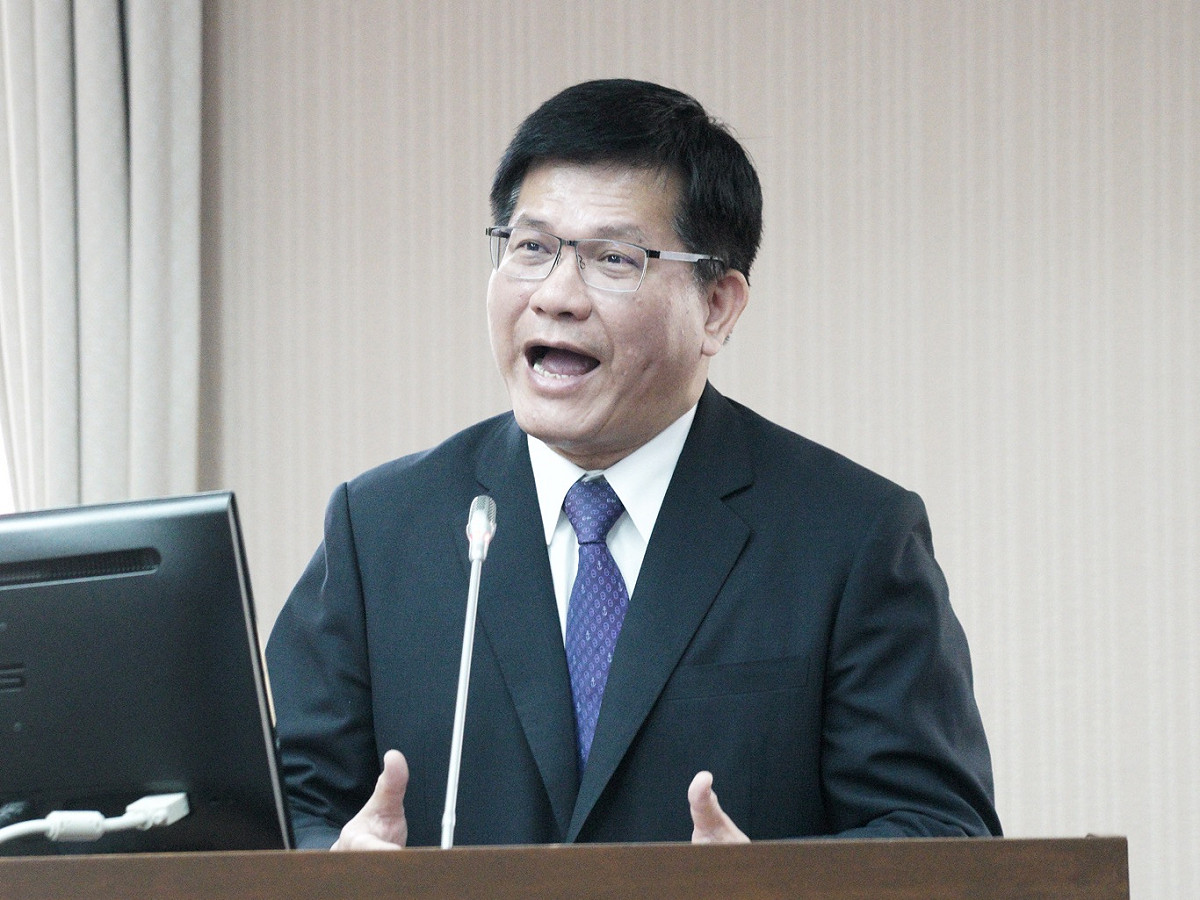 交通部長林佳龍在立院備詢。 圖：張良一/攝