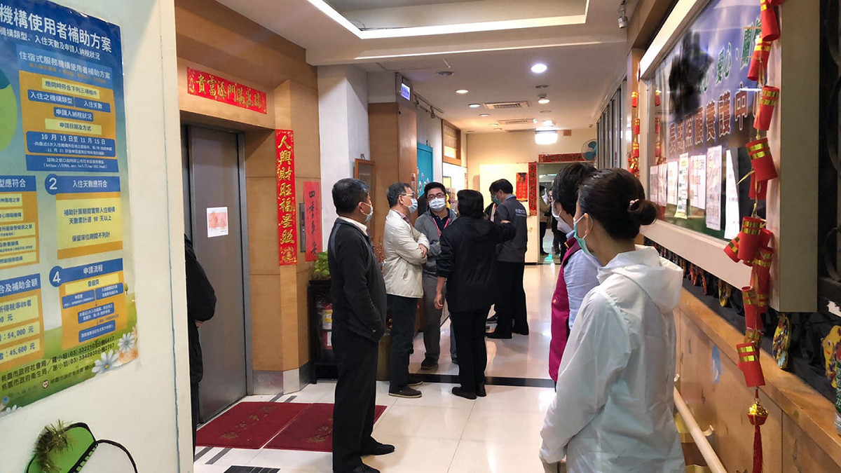 醫師公會全聯會顧問王必勝今（25）日表示，一得到確診訊息，指揮官陳時中就立即到現場了解 圖：取自王必勝臉書