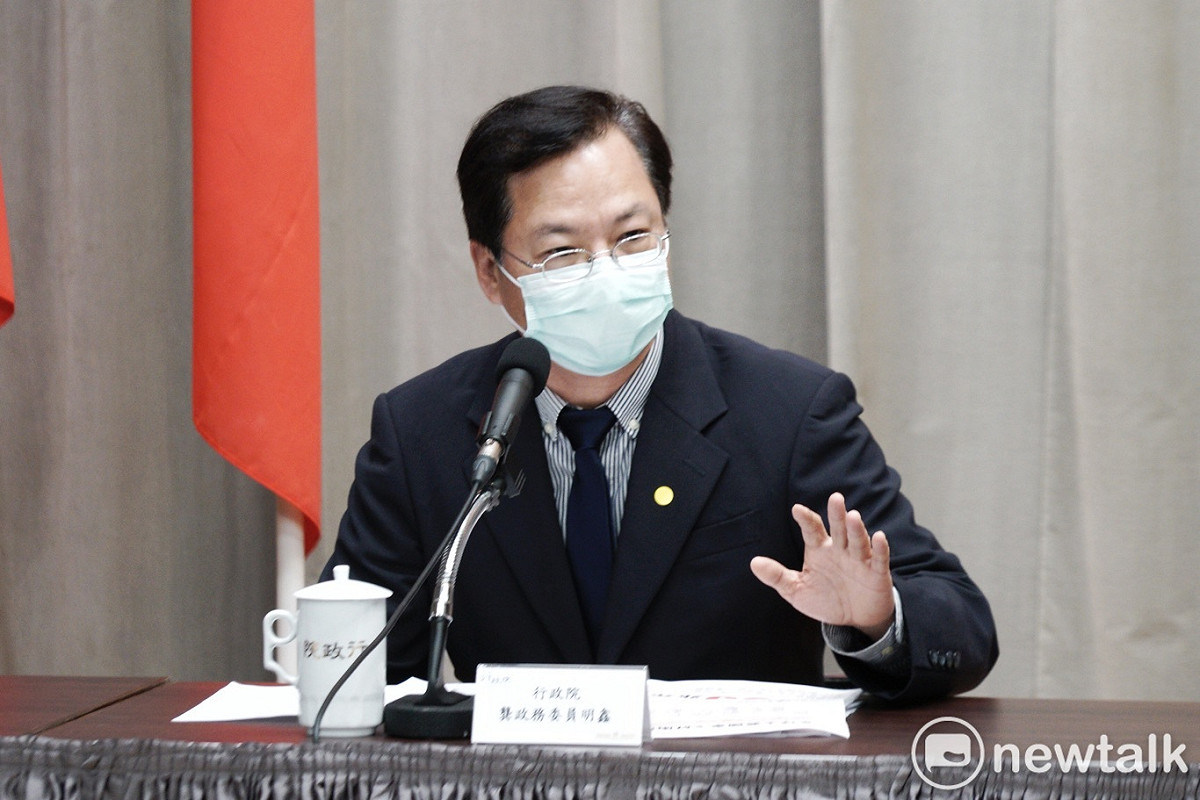 行政院政委龔明鑫、經濟部長沈榮津、財政部長蘇建榮、金管會主委顧立雄舉行「融資貸款協助說明」記者會。 圖：張良一/攝