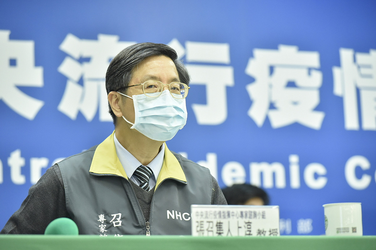 中央流行疫情指揮中心專家諮詢小組召集人張上淳 圖：翻攝疾管署直播畫面