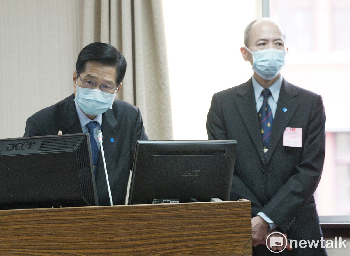 國防部長嚴德發、海軍副司令梅家樹在立院外交及國防委員會備詢。 圖：張良一/攝