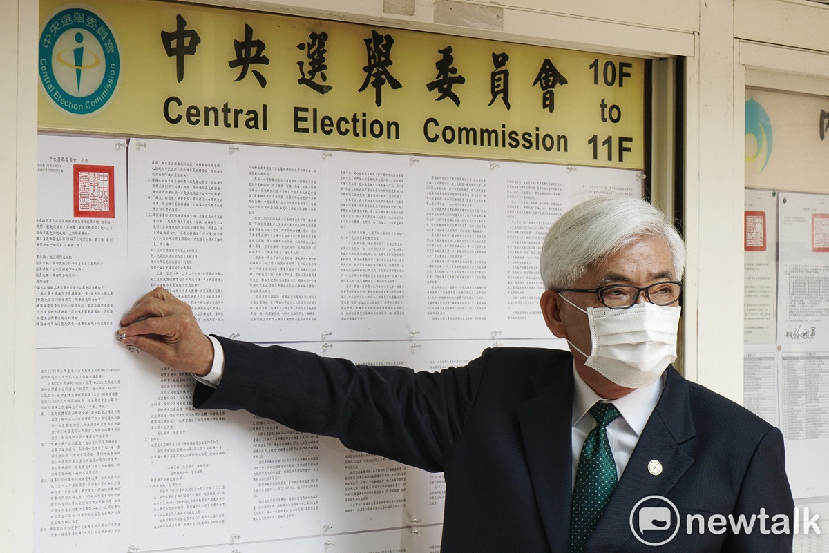 中選會主委李進勇舉行「高雄市第三屆市長韓國瑜罷免案公告」記者會。 圖：張良一/攝