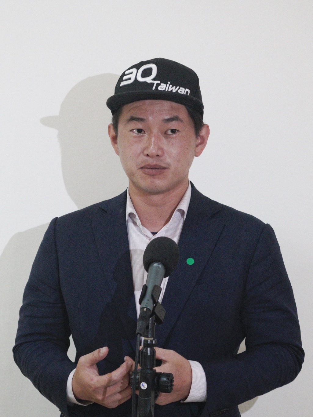 針對罷免議題，台灣基進立委陳柏惟出面受訪。 圖：張良一/攝（資料照）