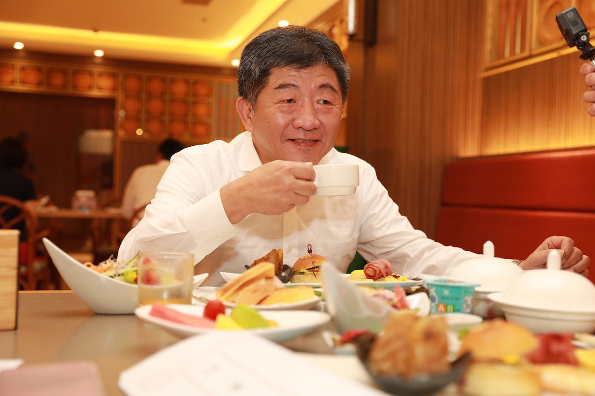 中央流行疫情指揮中心指揮官、衛福部長陳時中今（24）上午在福華飯店享用早餐， 圖：中央流行疫情指揮中心/提供
