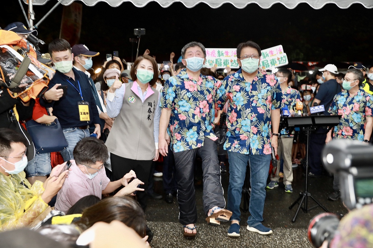 屏東觀光業者今（24）晚發出聯合聲明指出，並沒有某電視台報導「業者不買單開罵」或「有當地業者相當不滿」等事。 圖：中央流行疫情指揮中心提供