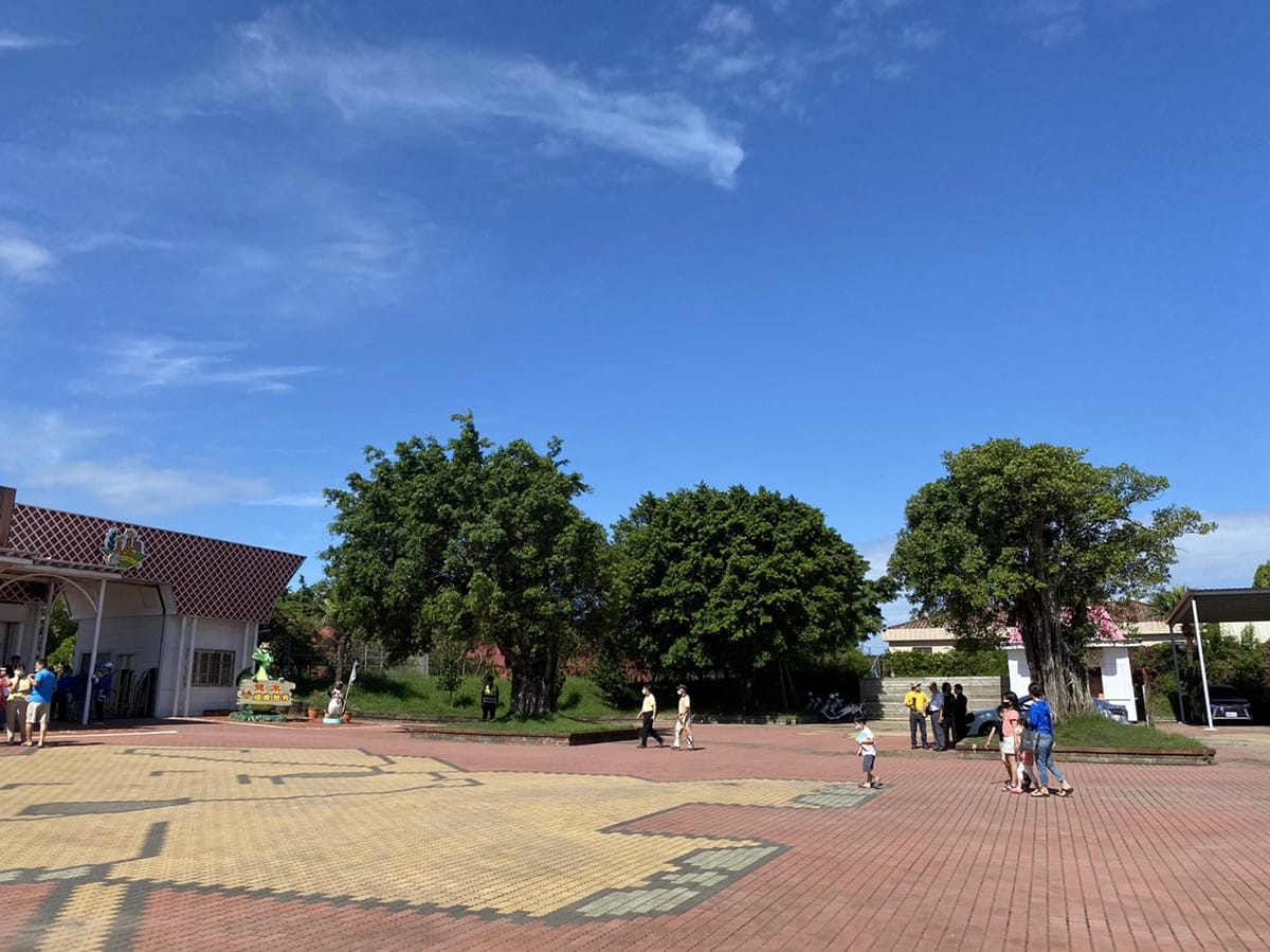 中央氣象局表示，今天中午前後各地仍悶熱，各地高溫約32至24度， 圖：閻芝霖/攝