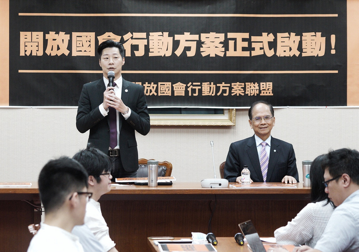 立法院長游錫堃出席由立委林昶佐舉辦的「開放國會行動方案」啟動記者會。 圖：張良一/攝