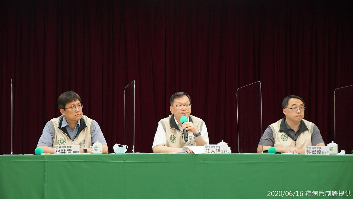 指揮中心發言人莊人祥今天針對15日增兩名武漢肺炎（新冠肺炎）境外移入確診個案一事回應。 圖：疾管署/提供