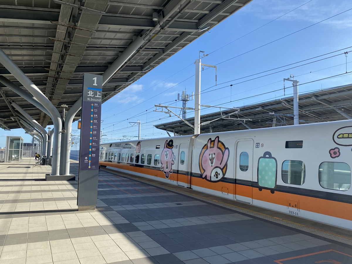 三倍券可購買高鐵票，可於高鐵車站窗口購買高鐵單程車票與去回程車票（團體票不適用），所購車票（磁票）將蓋專用戳章，不得辦理退票 圖：閻芝霖/攝