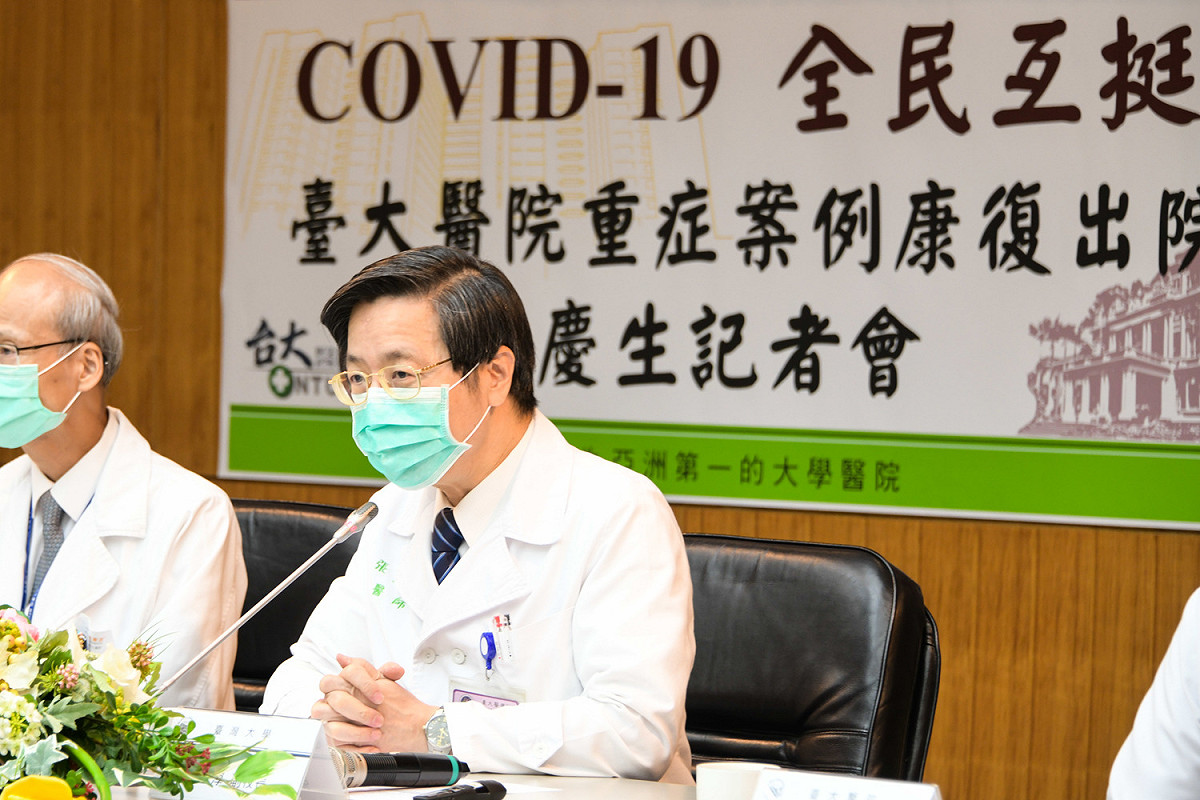 台大醫院今天舉辦重症案例康復出院慶生記者會，台灣大學張上淳副校長說明本院受治個案概況。 圖：台大醫院/提供