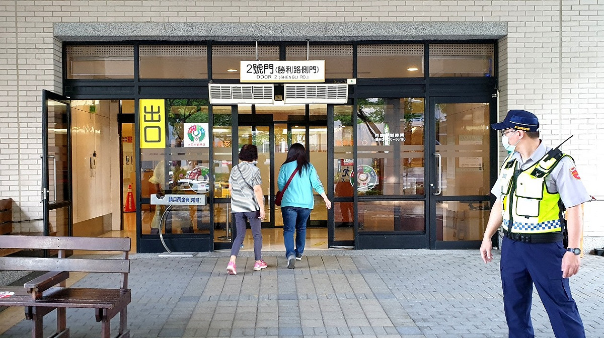 武漢肺炎疫情在台趨緩，中央流行疫情指揮中心今（19）日宣布， 放寬醫療院所及人員管制措施，每日開放訪客可探視時段增至2個時段(圖為醫院示意圖) 圖：取自成大醫院粉絲專頁