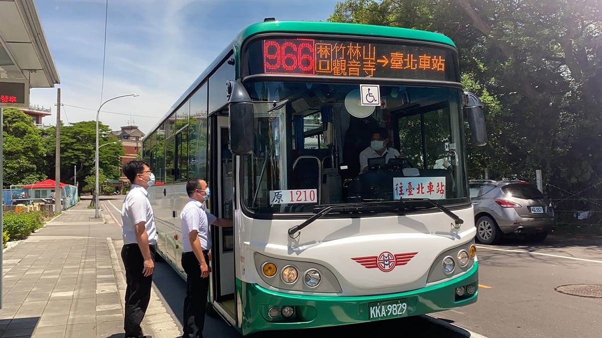 新北市交通局今（22）日表示，將原屬國道客運「1210林口－台北市北門」、「1211長庚大學－台北市政府」納編為市區公車966、967線，並將於6月28日起上路 圖：新北市交通局/提供