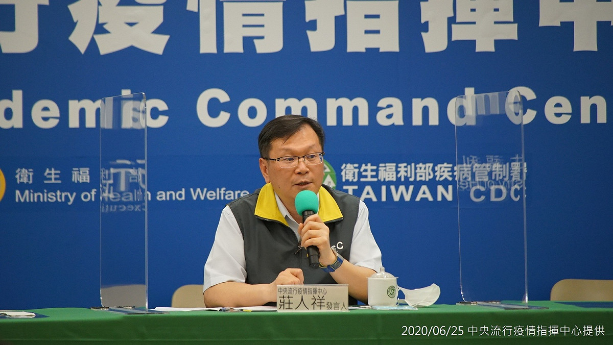 中央流行疫情指揮中心發言人莊人祥，說明比利時籍工程師目前接觸者的採檢情形。 圖：中央流行疫情指揮中心/提供